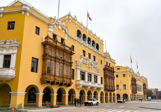 Edifícios tradicionais na Plaza de Armas em Lima, capital do Peru