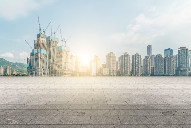 Edifícios urbanos, paisagens e estradas