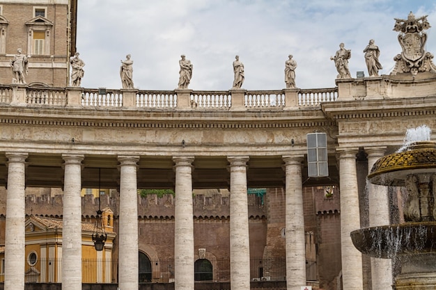 Edificios en el Vaticano la Santa Sede dentro de Roma Italia Parte de la Basílica de San Pedro