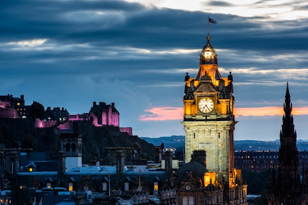 Edinburgh-Stadtskyline nachts, Schottland