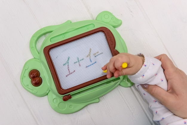 Foto educação infantil com quadro magnético regravável de plástico