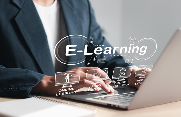 Educación en el concepto de aprendizaje electrónico en Internet Persona que asiste a clases en línea en una pantalla digital Educación Tecnología de Internet