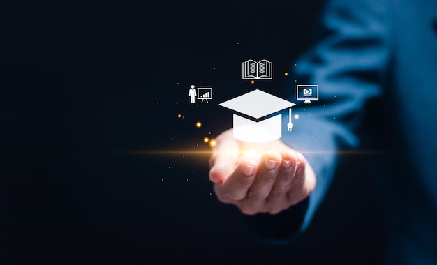 Educación en línea Empresario con iconos virtuales de aprendizaje en línea Aumentar las habilidades de trabajo empresarial Educación tecnología de Internet