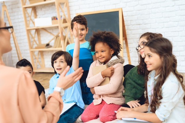 Educación de niños en la escuela primaria.