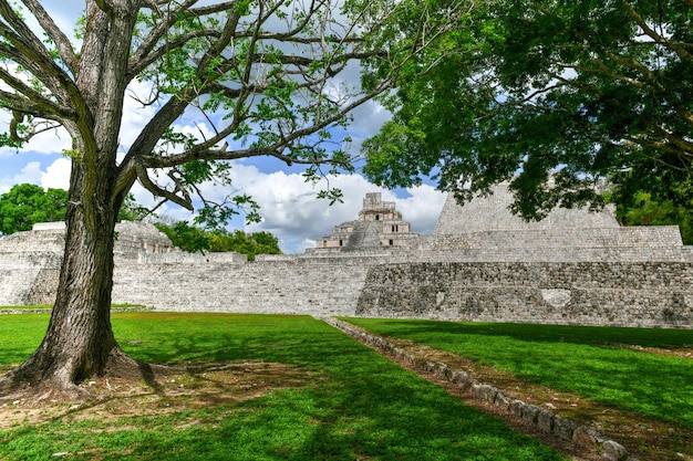 Edzna é um sítio arqueológico maia no norte do estado mexicano de Campeche Edifício de cinco andares