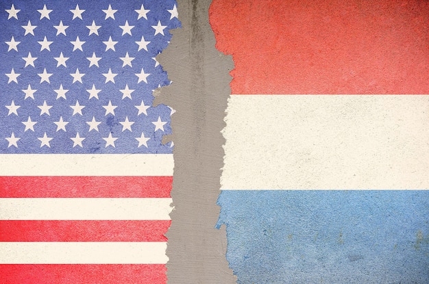 EE.UU. VS Países Bajos banderas nacionales fondo de pared relación política internacional abstracta conflictos de amistad concepto textura papel tapiz