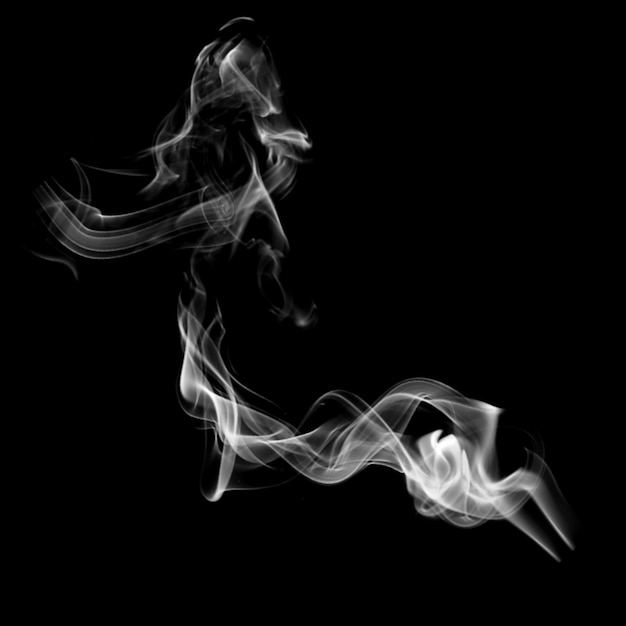 efecto aislado de tabaquismo real telón de fondo negro con superposición de humo
