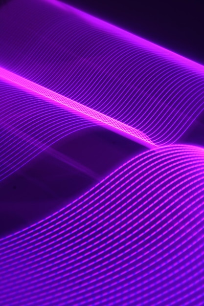 El efecto fotoeléctrico puede analizarse utilizando el concepto de onda