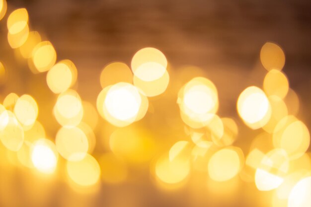 Efeito bokeh luzes douradas fundo preto Estrelas mágicas cintilantes Abstrato brilhando
