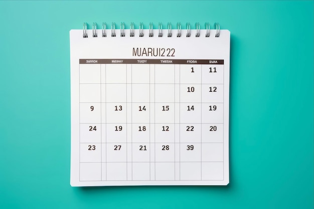 Effiziente Organisation von Arbeit und Leben Eine Nahaufnahme des weißen Kalenders 2021 auf blaufarbenem Hintergrund