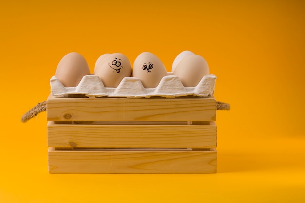 Foto eggs comic happy angry gesicht. lustiges eierkonzept