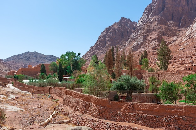 Egipto, el monasterio de Catalina en un día soleado, vistas a la montaña