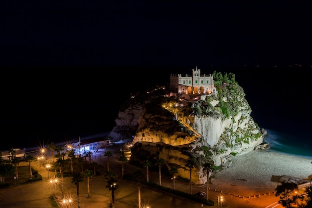 Ehemaliges Kloster aus dem 20. Jahrhundert auf dem Heiligtum der Santa Maria Island Tropea