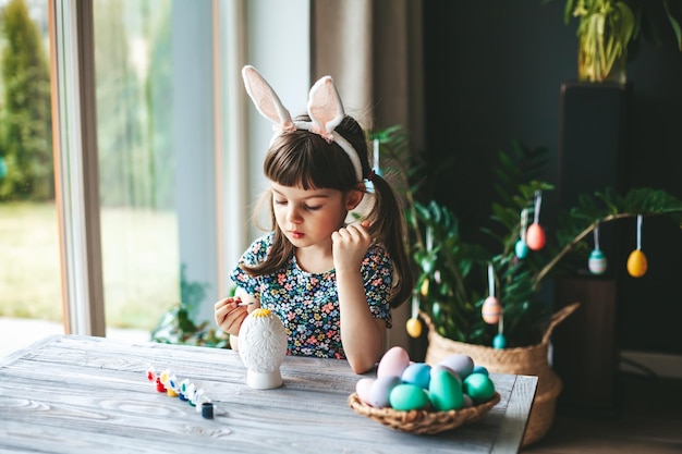 Eier bemalen zu Ostern