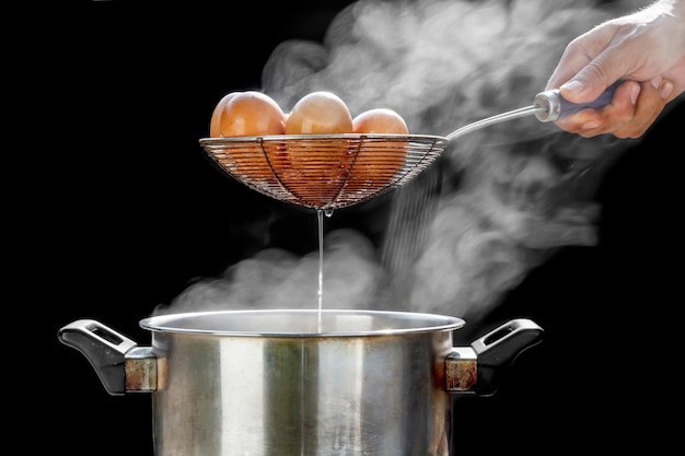 Eier im Edelstahltopf kochen