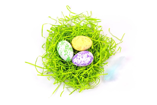 Eier im Nest Glückwunsch-Ostern-Hintergrund