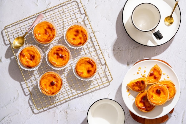 Eierkuchen, traditionelles portugiesisches Dessert, Pastel de Nata.