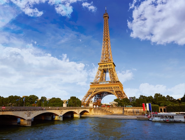 Eiffelturm bei Sonnenuntergang Paris Frankreich