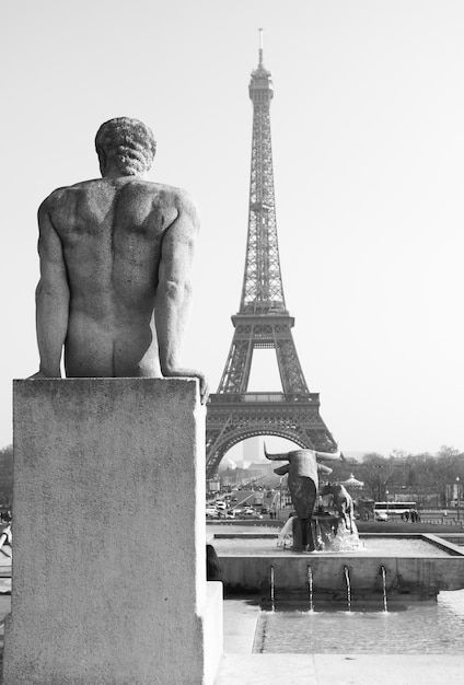 Eiffelturm, Blick vom Trocadero, Paris. Schwarzweißbild