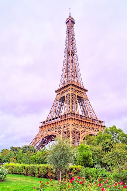 Eiffelturm ganz nah. Paris