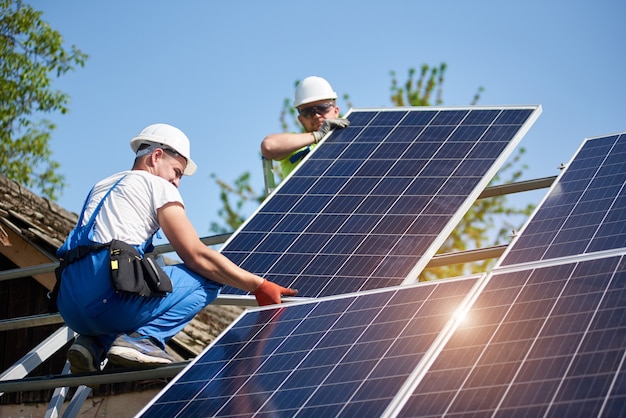 Eigenständige Installation eines Solarpanelsystems, erneuerbare grüne Energie