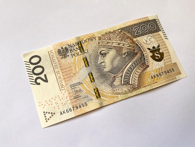 Ein 200-Zloty-Schein in Nahaufnahme auf einem weißen, isolierten Hintergrund. Polnische Währung