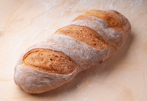 Ein ausgezeichnetes und knuspriges Brot aus Sauerteig