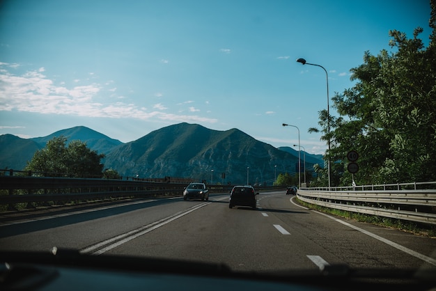 ein Auto durch Lobardy in Italien, See Iseo