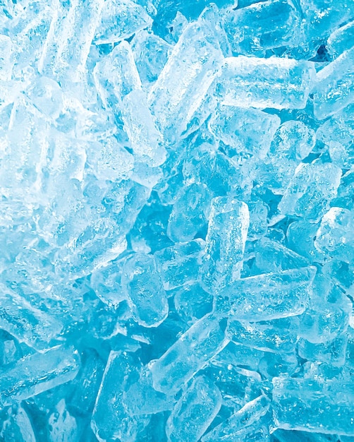 Ein blauer Hintergrund mit Eiskristallen