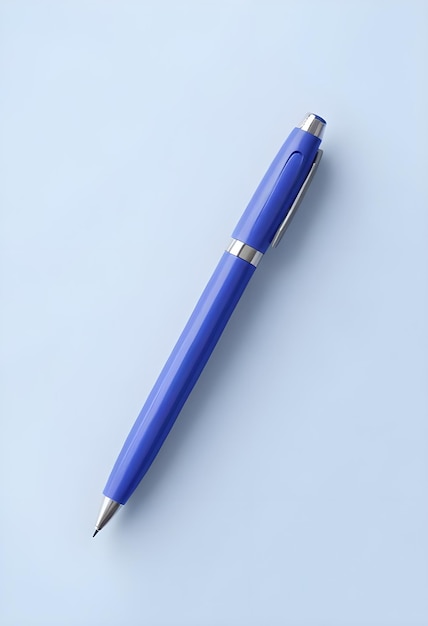 ein blauer Stift mit einem silbernen Band auf einer weißen Oberfläche