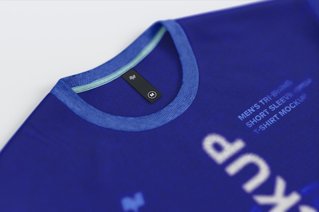 ein blaues Hemd mit dem Wort T-Shirt drauf