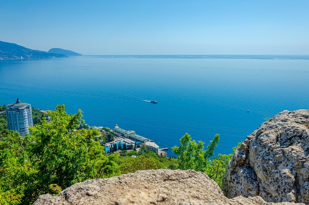 Ein Blick auf das Meer und die Küste des Schwarzen Meeres