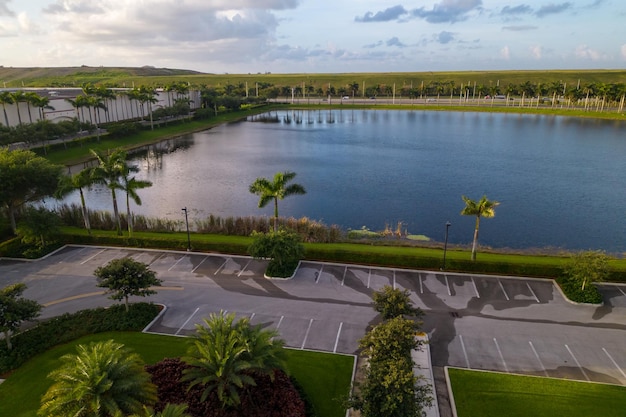 Ein Blick auf den See vom Dach des Resorts