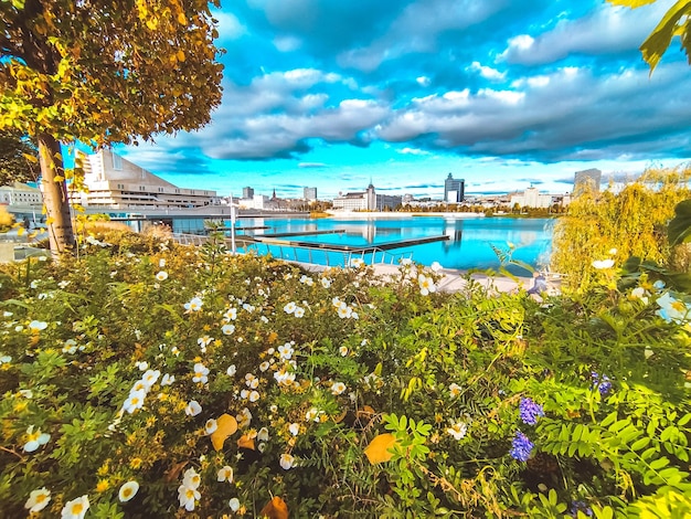 Foto ein blick auf die city of london vom wasser aus