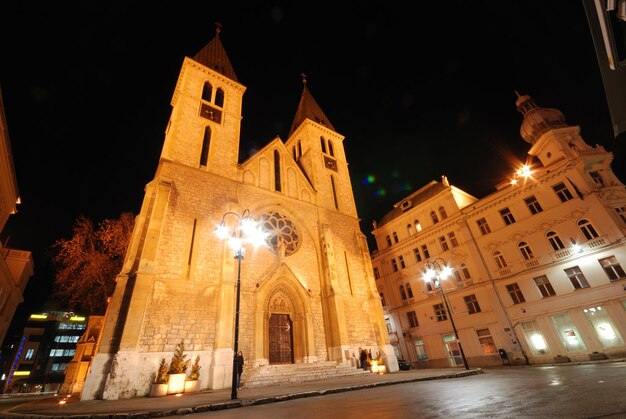 Ein Blick auf die Stadt bei Nacht