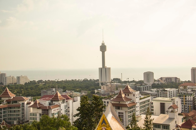 Ein Blick auf die Stadt Pattaya von der Spitze des Hügels