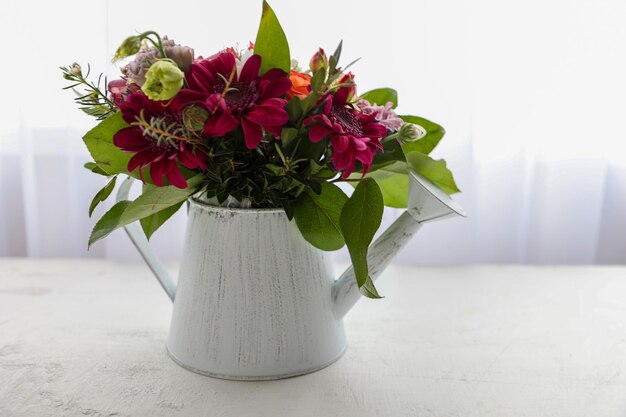 Ein Blumenstrauß auf weißem Hintergrund Soft-Fokus