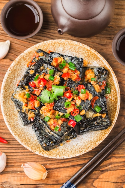 Ein chinesischer Snack: stinkender Tofu