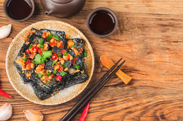 Ein chinesischer Snack: stinkender Tofu