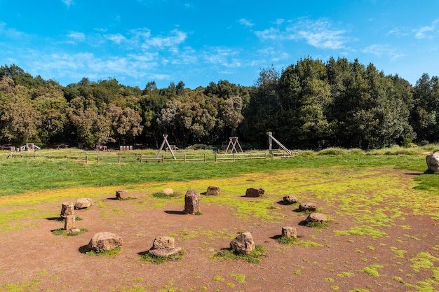 Ein Cromlech im Freizeitbereich der Laguna Grande im Naturpark Garajonay auf den Kanarischen Inseln La Gomera