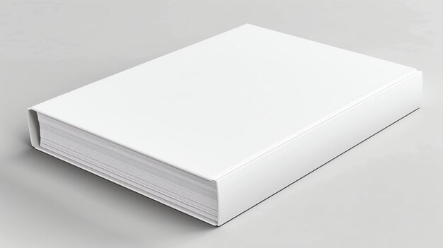 Ein dickes weißes Buch sitzt auf einer festen weißen Oberfläche. Das Buch ist geschlossen und die Wirbelsäule ist der Kamera zugewandt.