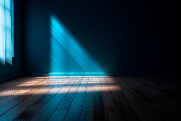 Ein dunkler Raum mit einer blauen Wand und einem Licht, das durch das Fenster fällt.
