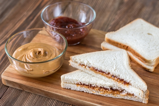 Ein Erdnussbutter-Gelee-Sandwich