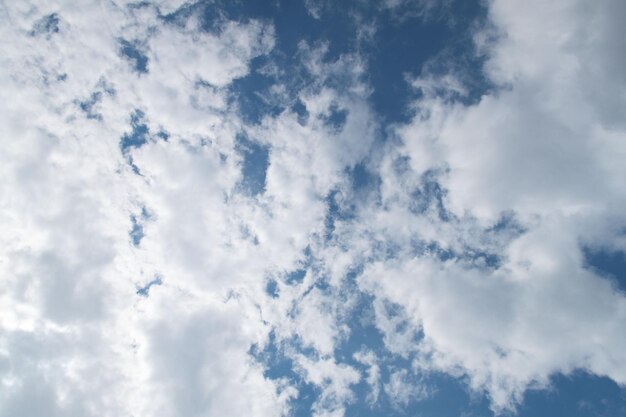 Ein Foto von einem bewölkten Himmel Sky Hintergrund natürlichen Wolken