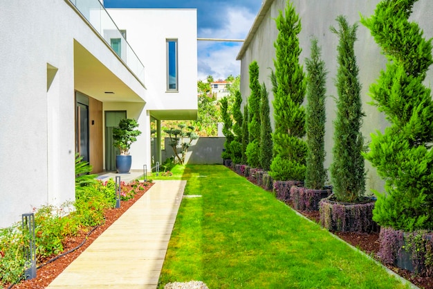 Ein Garten außerhalb der Villa