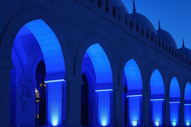 Foto ein gebäude mit blauen lichtern