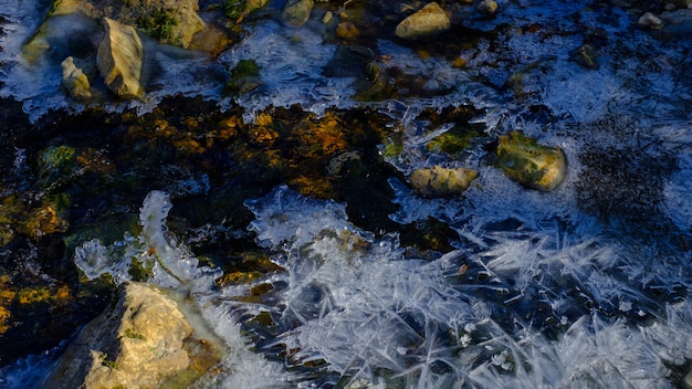 Foto ein gefrorener fluss in siguenza.