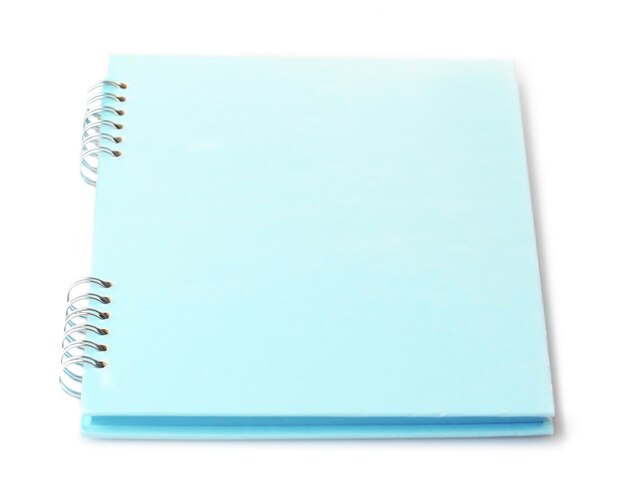 Ein gewundenes Notizbuch getrennt auf weißem Hintergrund