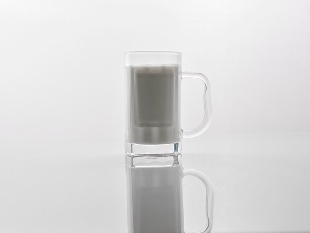 Foto ein glas frische milch