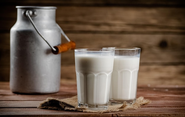 Foto ein glas hausgemachte dorfmilch